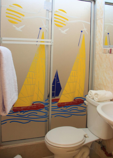 Bathroom 2, Hostal El Pinzon, Santa Cruz