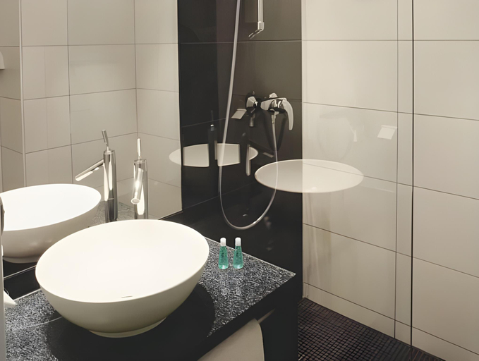 Bathroom 2, Motel One Essen, Essen