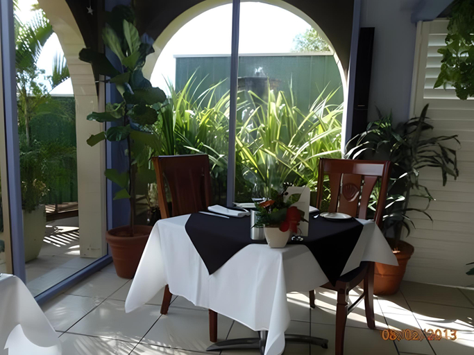 Food & Drinks 5, Central Park Motel, Rockhampton