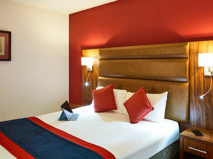 Bedroom 3, Mercure Newbury West Grange Hotel, West Berkshire