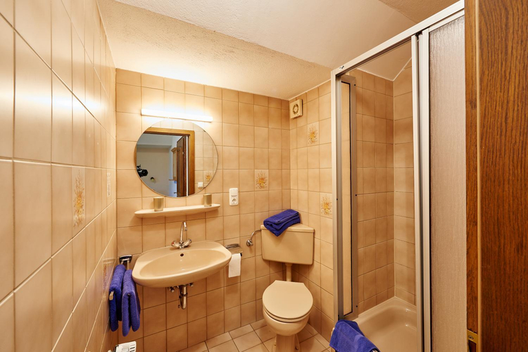 Bathroom 3, Landgasthof Penn, Passau