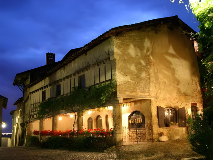 Exterior & Views