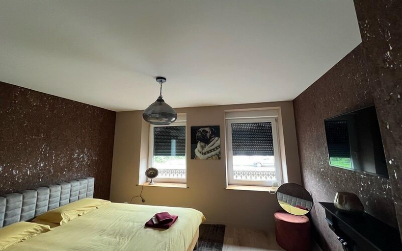 Bedroom 3, Aux Deux Tours, Nord