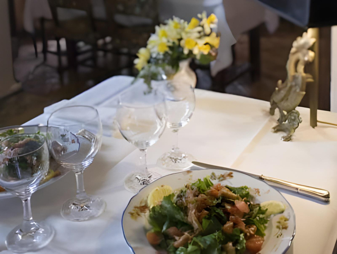 Food & Drinks 5, Hostellerie du Vieux Perouges, Ain