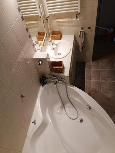 Bathroom 3, Bauhaus Astoria Hostel, Budapesti
