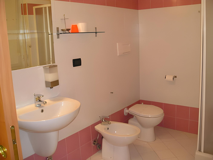 Bathroom 3, アグリツーリズモ イル ジェルソミーノ リトロヴァト, Messina