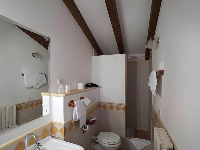 Bathroom 5, Il Bagattino, Ferrara