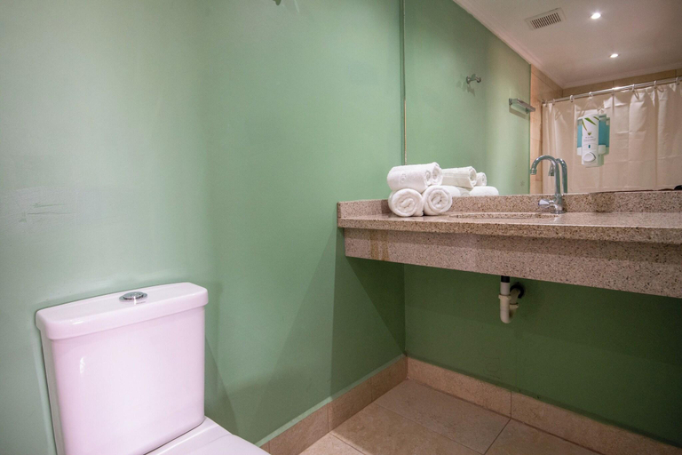 Bathroom 5, Punto Di Oro Apartments