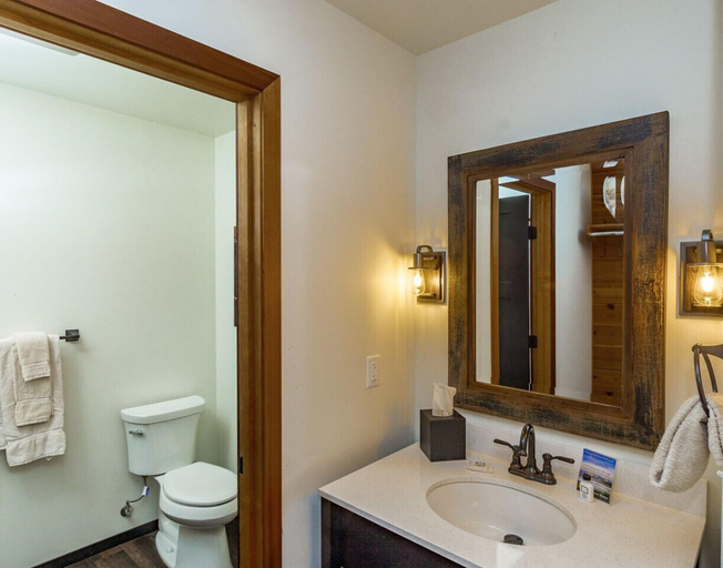 Bathroom 5, Denali Bluffs, Denali