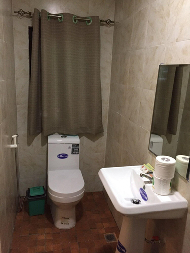Bathroom 4, Aquarius Inn, Taunggye