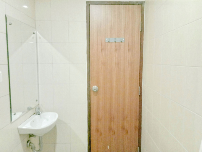 Bathroom 5, Spacious 1Br With Working Room At Vida View Makassar Aparment, Makassar