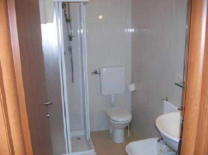 Bathroom 4, Ferretti Residence Garda Palace, Verona