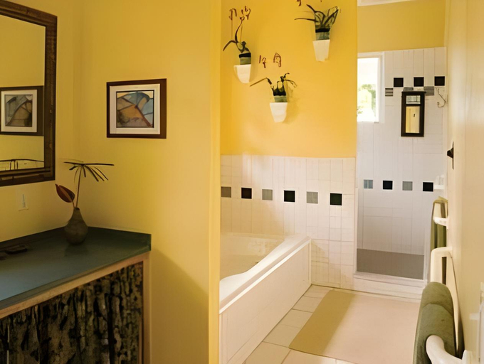 Bathroom 3, Ka'awa Loa Plantation, Hawaii
