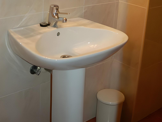 Bathroom 5, IRAIPE Hotel Gorbea, Álava