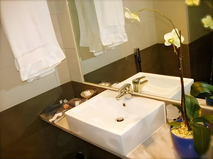 Bathroom 5, Almyrida Resort, Crete