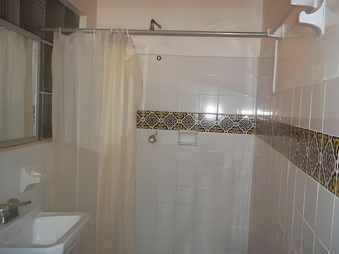 Bathroom 4, Hotel El Carmen, Morelia