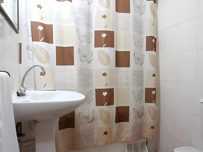 Bathroom 3, Metropole Hotel