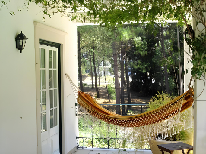 Others 5, Magnolia B&B, Leiria