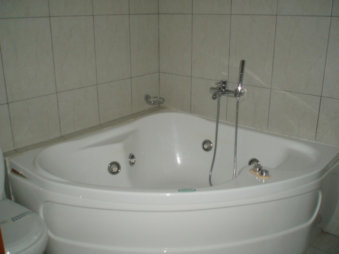 Bathroom 4, Hotel Orfeas, East Macedonia and Thrace