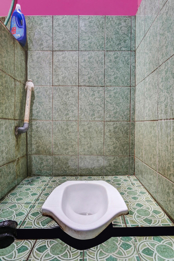 Bathroom 5, OYO Homes 91128 Desa Wisata Lebakmuncang Ciwidey Syariah, Bandung