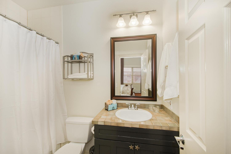 Bathroom 4, The Bradley Boulder Inn, Boulder