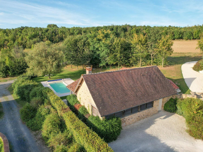 Others 5, Vineyards and Valleys A French Hide-In, Dordogne