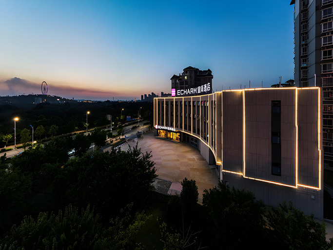 Exterior & Views