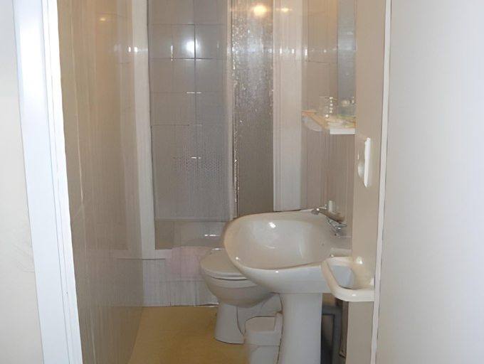 Bathroom 3, Hôtel Magne, Puy-de-Dôme