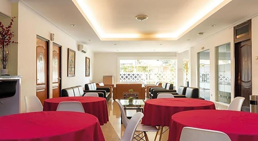 Food & Drinks 5, Formerly RedDoorz Syariah JavaSupermallSemarang 2, Semarang