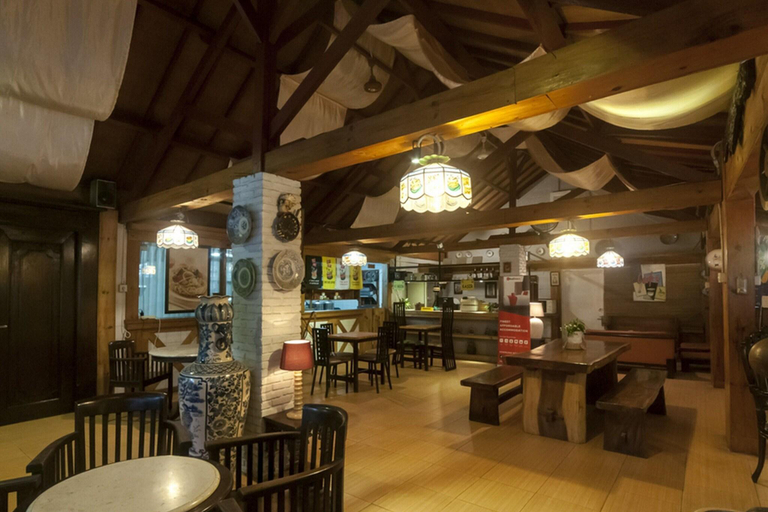 Food & Drinks 5, Formerly Reddoorz Syariah Trans Studio Cibubur, Depok