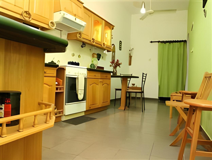 Food & Drinks 5, Breeze of Paradise Hotel, Sri Jayawardanapura Kotte