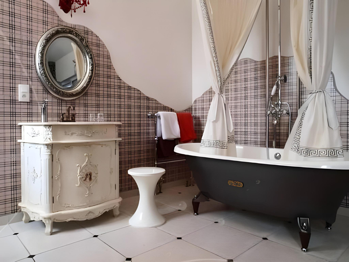 Bathroom 3, ル マスカレ, Manche