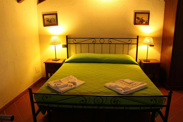 Bedroom 3, Agriturismo Montagna Verde Apella, Massa Carrara