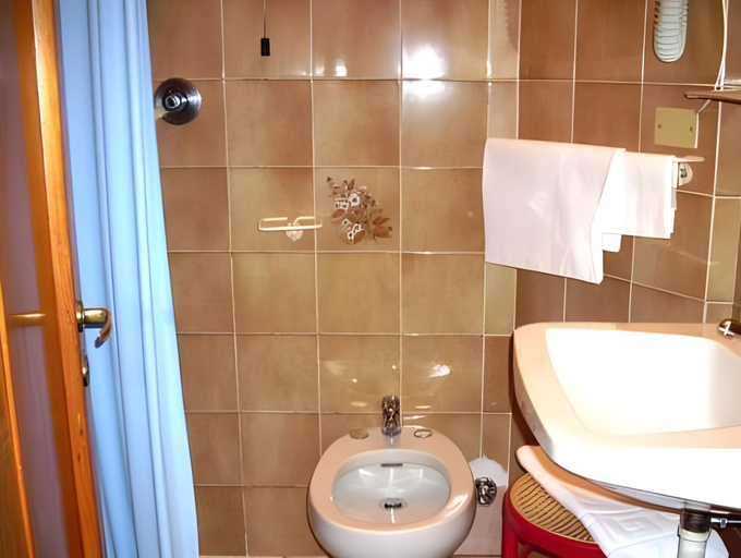Bathroom 4, Hotel Riviera Sanremo, Imperia