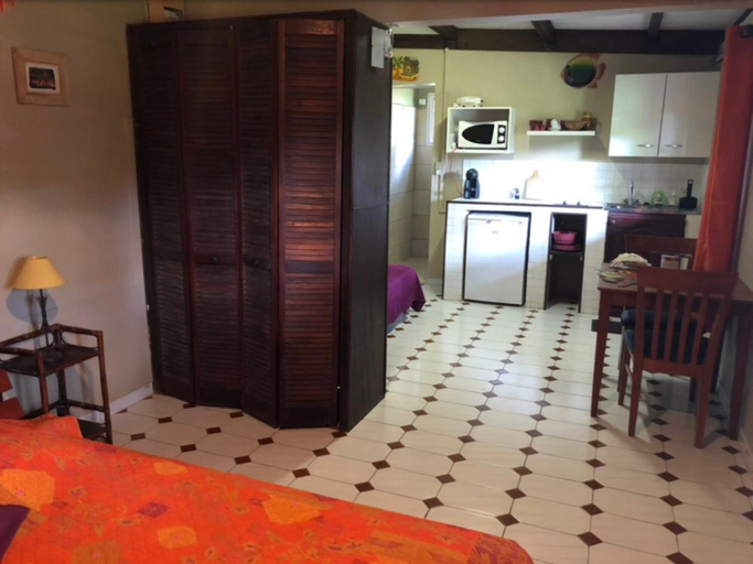 Others 5, Le bungalow des bougainvilliers, Ducos