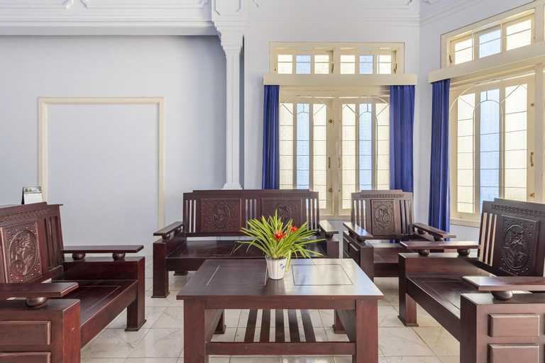 Public Area 2, Formerly RedDoorz Syariah @ Bondowoso City Center, Bondowoso