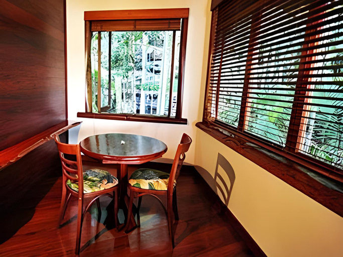 Others 5, Secrets on the Lake, Caloundra - Hinterland