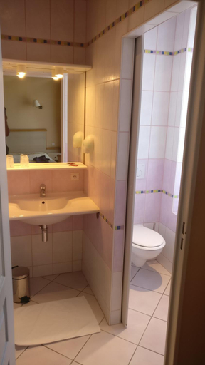 Bathroom 3, Logis Hotel Le Parc, Allier
