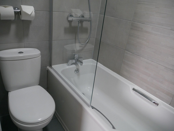Bathroom 3, Regency Royal Hotel, Conwy