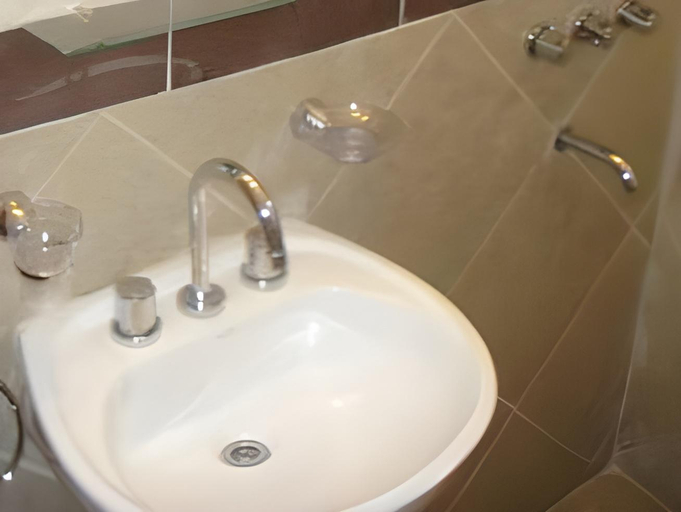Bathroom, Hotel Buenos Aires, Capital