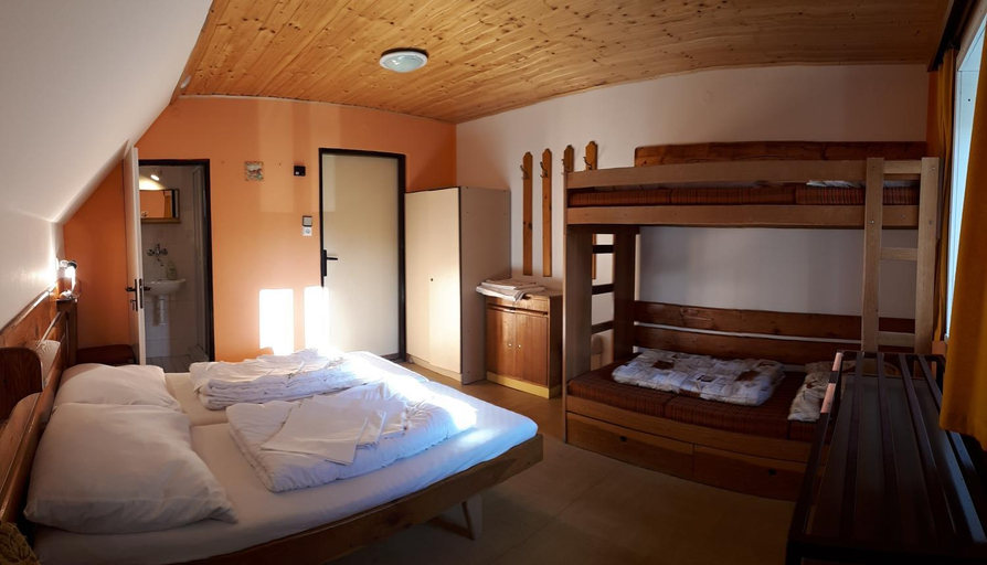 Bedroom 2, Horska chata U Pekaru, Trutnov