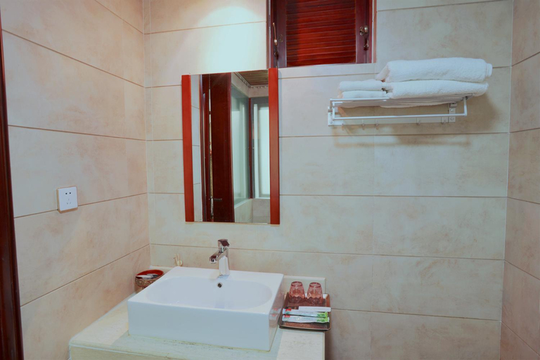 Bathroom 2, Xishuangbanna Elephanthome Yododo Inn, Xishuangbanna Dai