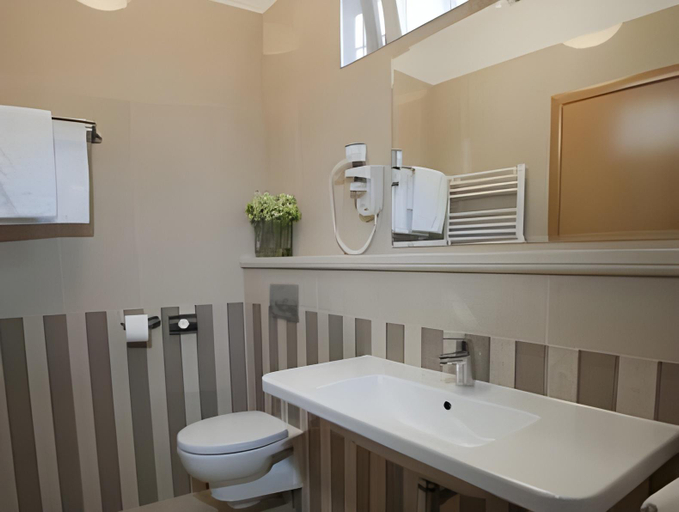 Bathroom 4, Palace Judita Heritage Hotel, Split