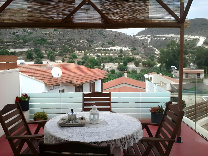 Food & Drinks 5, Charalambos Holiday Cottage, Larnaca