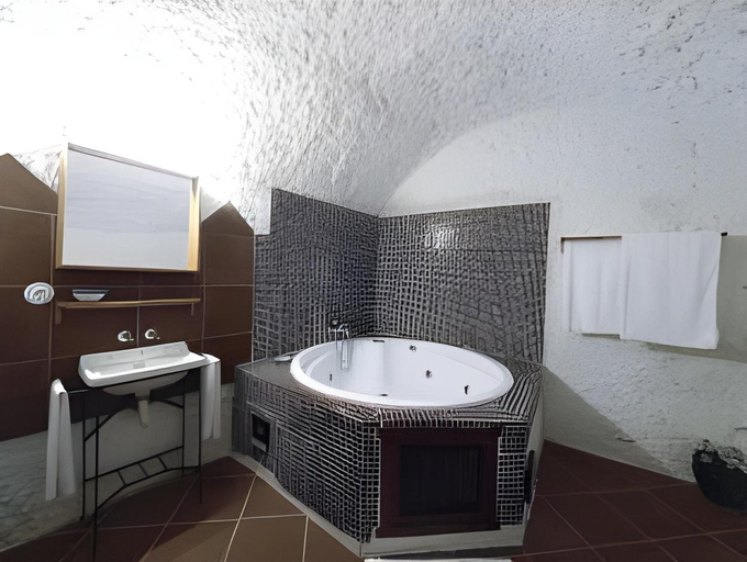 Bathroom 3, Casas Cueva y Cortijo La Tala en Guadix, Granada