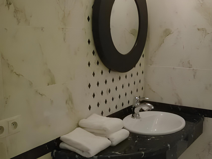 Bathroom 3, Hotel Splendor, Warsaw West