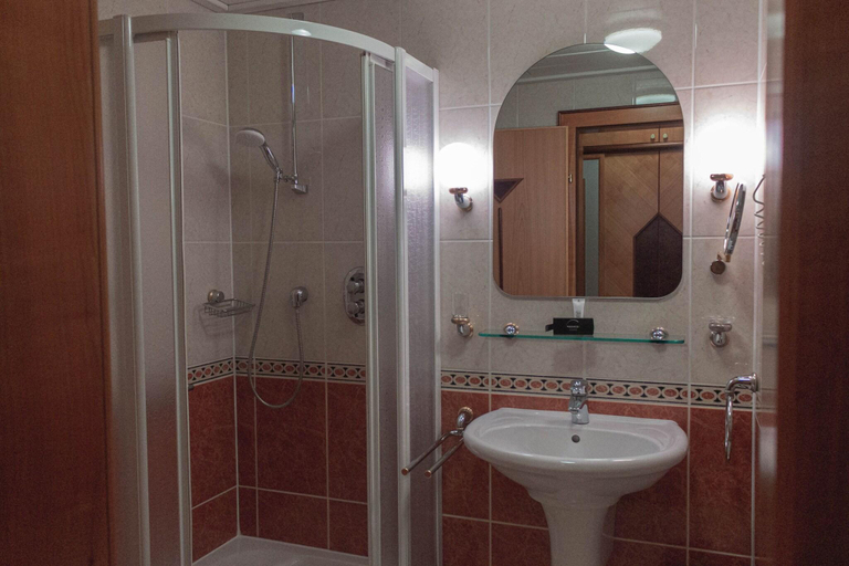 Bathroom 3, GesundheitsRessort Bad Tatzmanssdorf, Oberwart