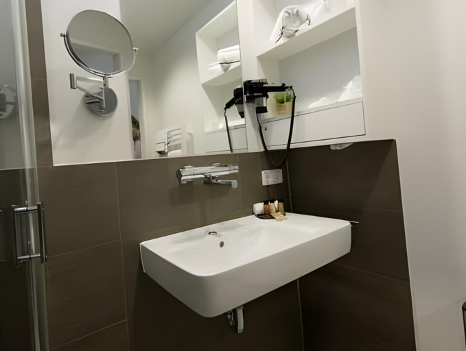 Bathroom 2, GZT Das Gastehaus, Tübingen