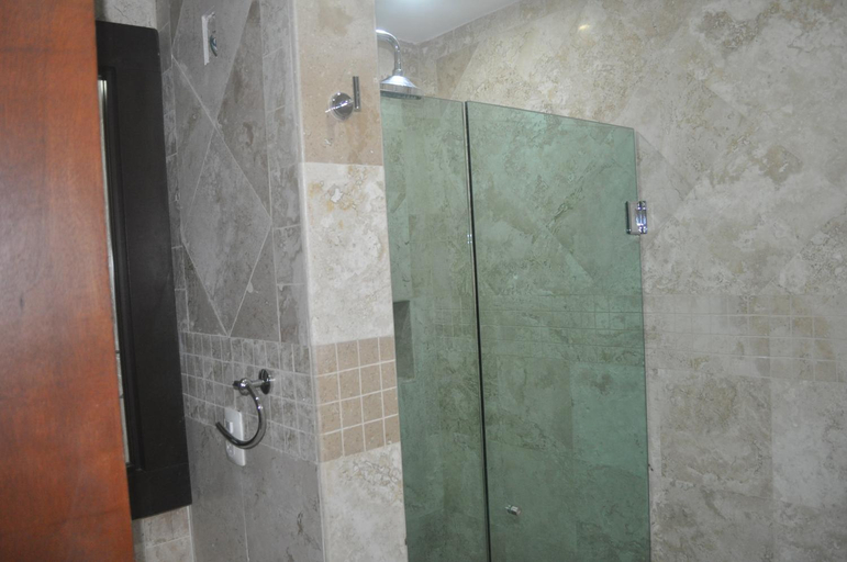 Bathroom 11