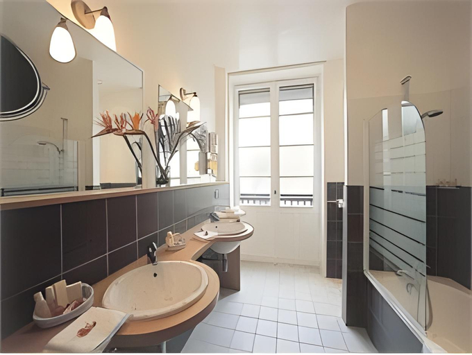 Bathroom 4, Best Western Adagio, Maine-et-Loire